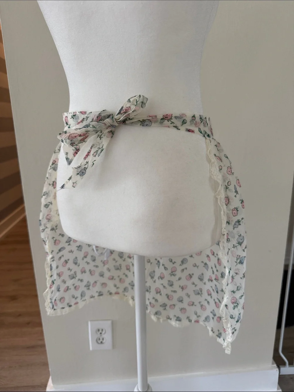 Vintage Apron Half Floral Mid Century  Modern Embroidered Lace pocket